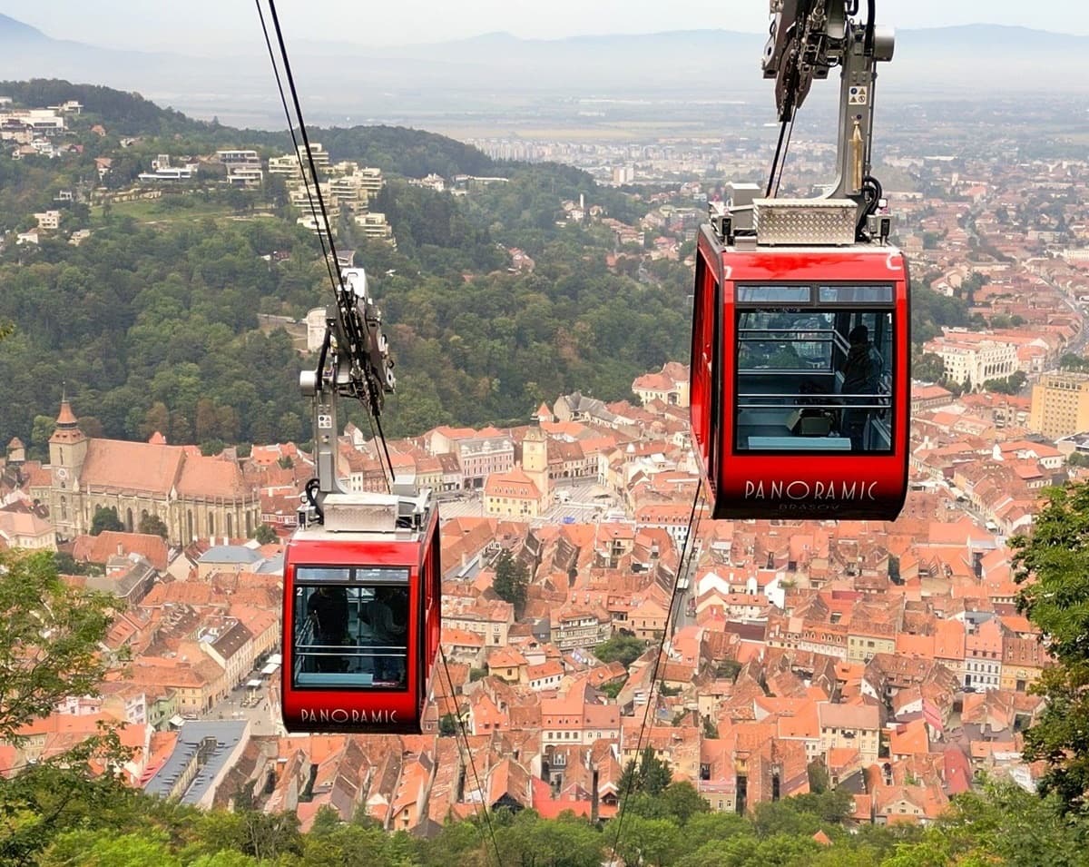 The Tâmpa cable car above the rooftops of the old town