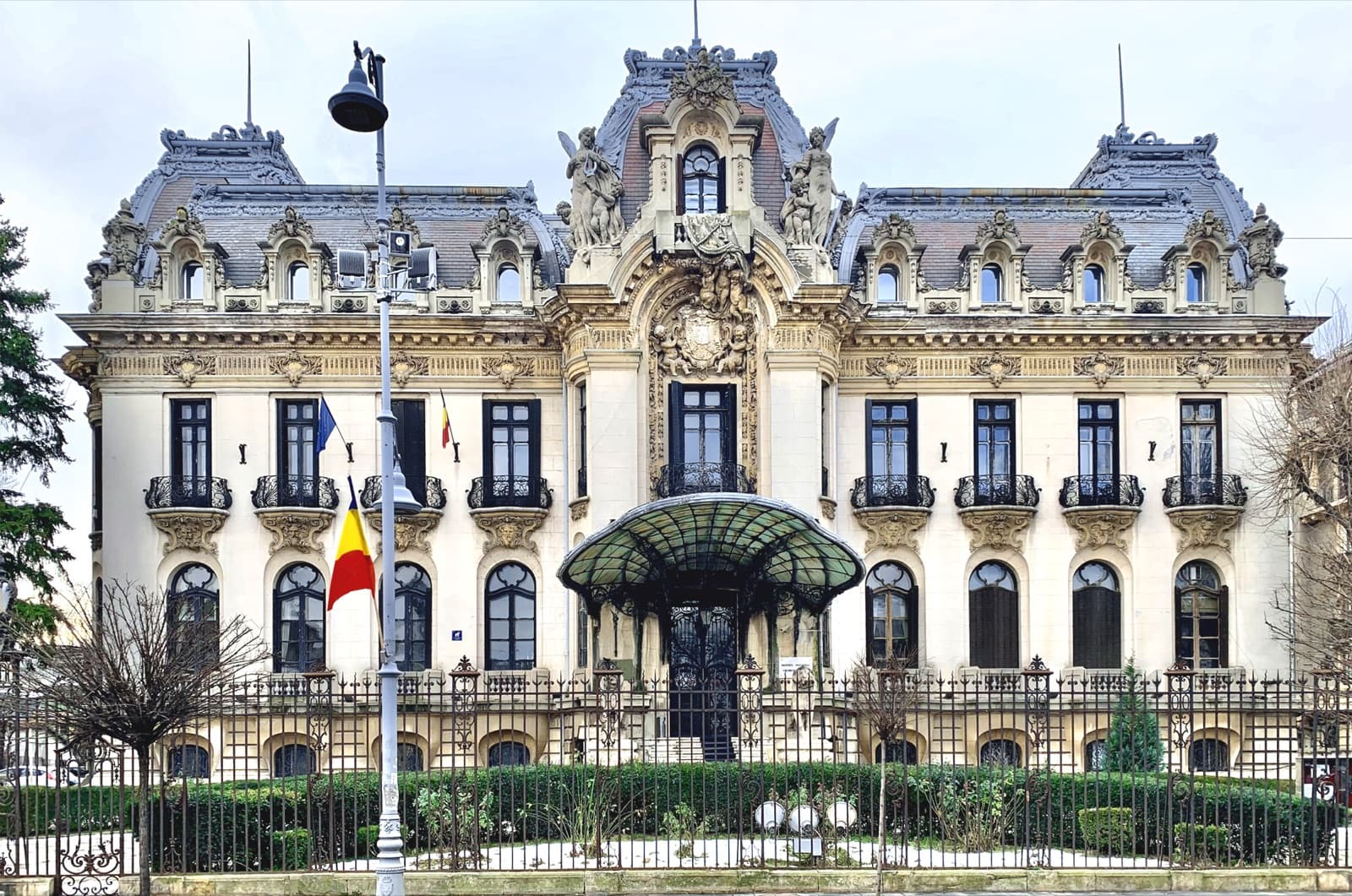 Fațada Palatului Cantacuzino
