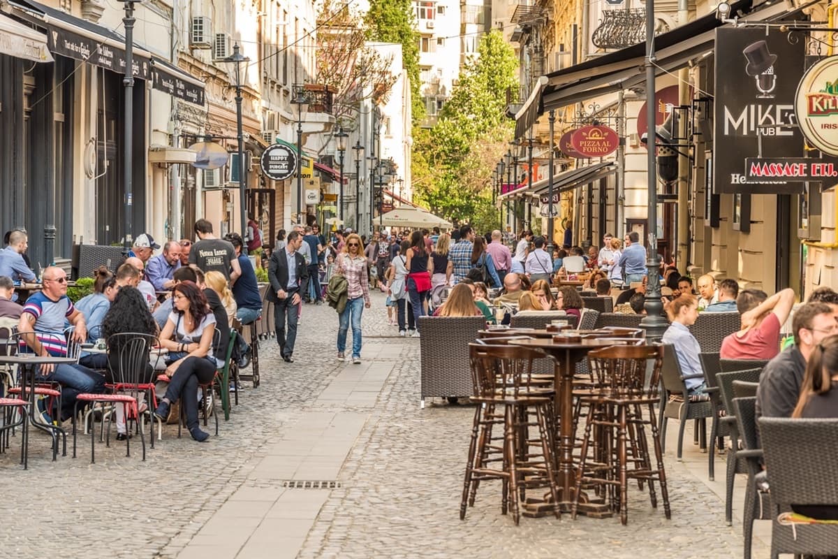 Strada Lipscani, plină de terase